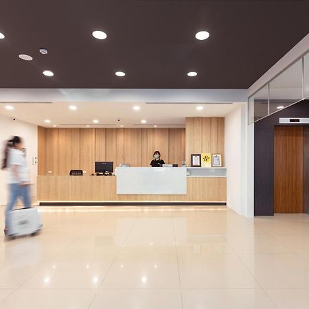 Kiwi Express Hotel - Zhongqing Taichung Exterior foto