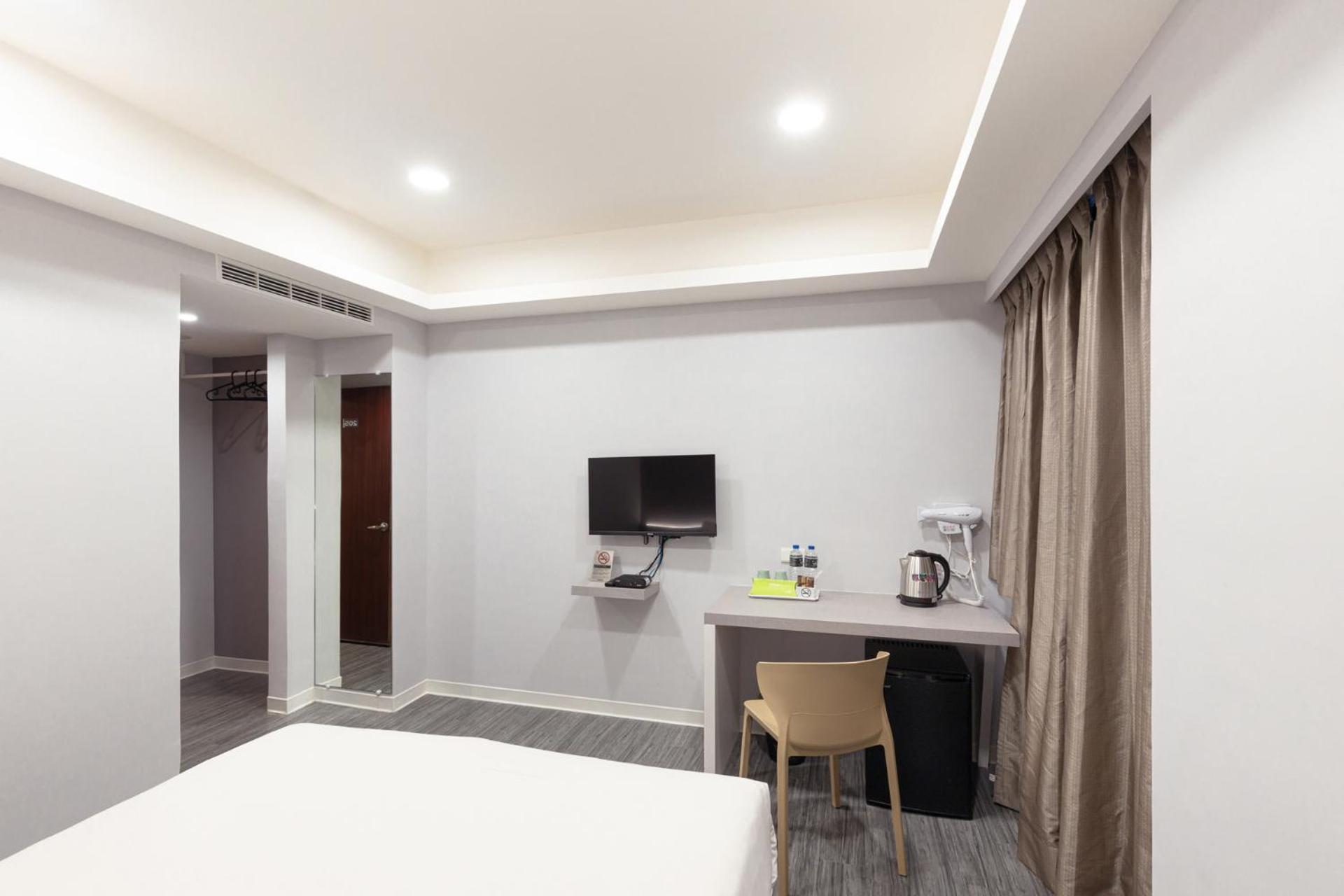 Kiwi Express Hotel - Zhongqing Taichung Exterior foto