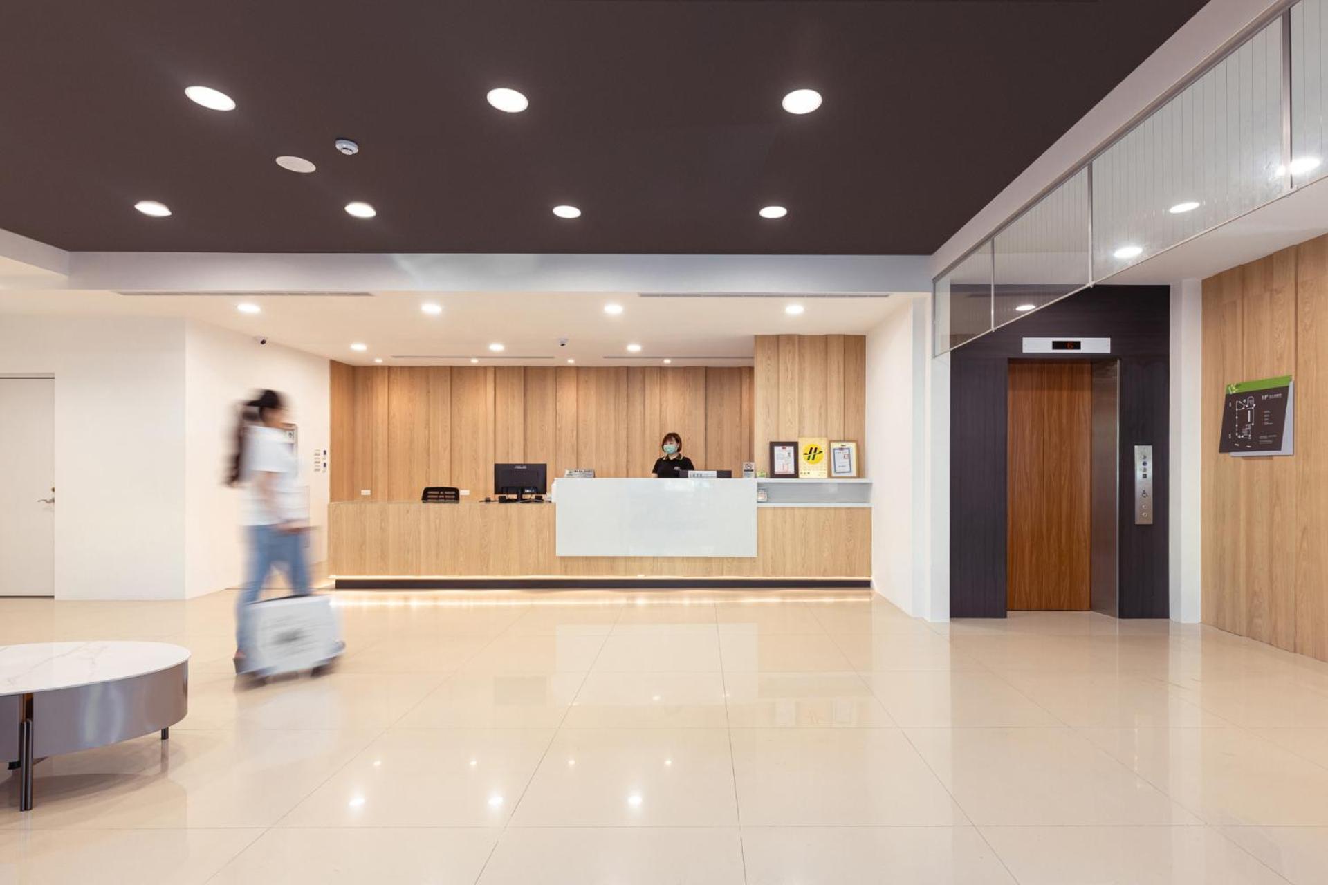 Kiwi Express Hotel - Zhongqing Taichung Exterior foto