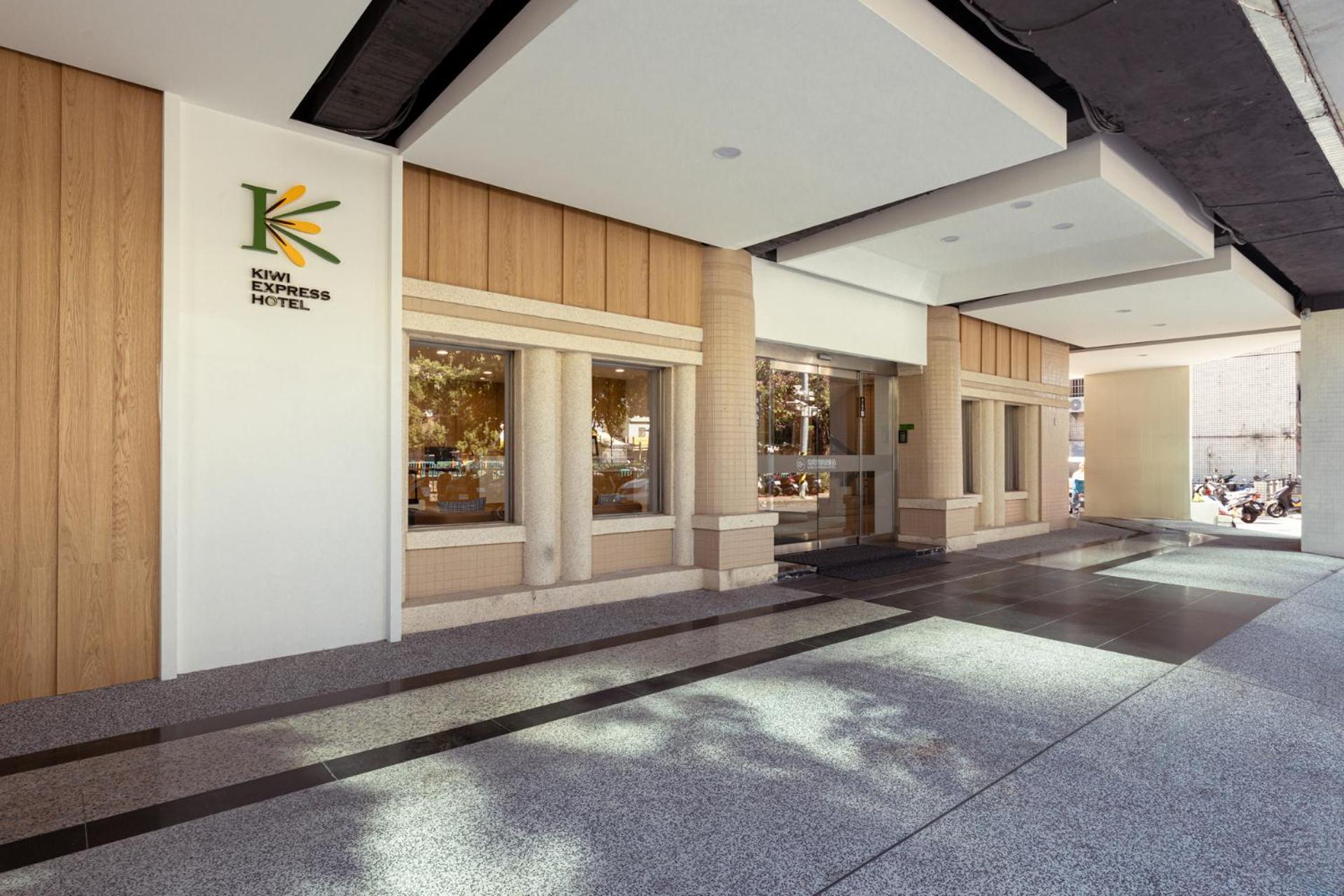 Kiwi Express Hotel - Zhongqing Taichung Exterior foto