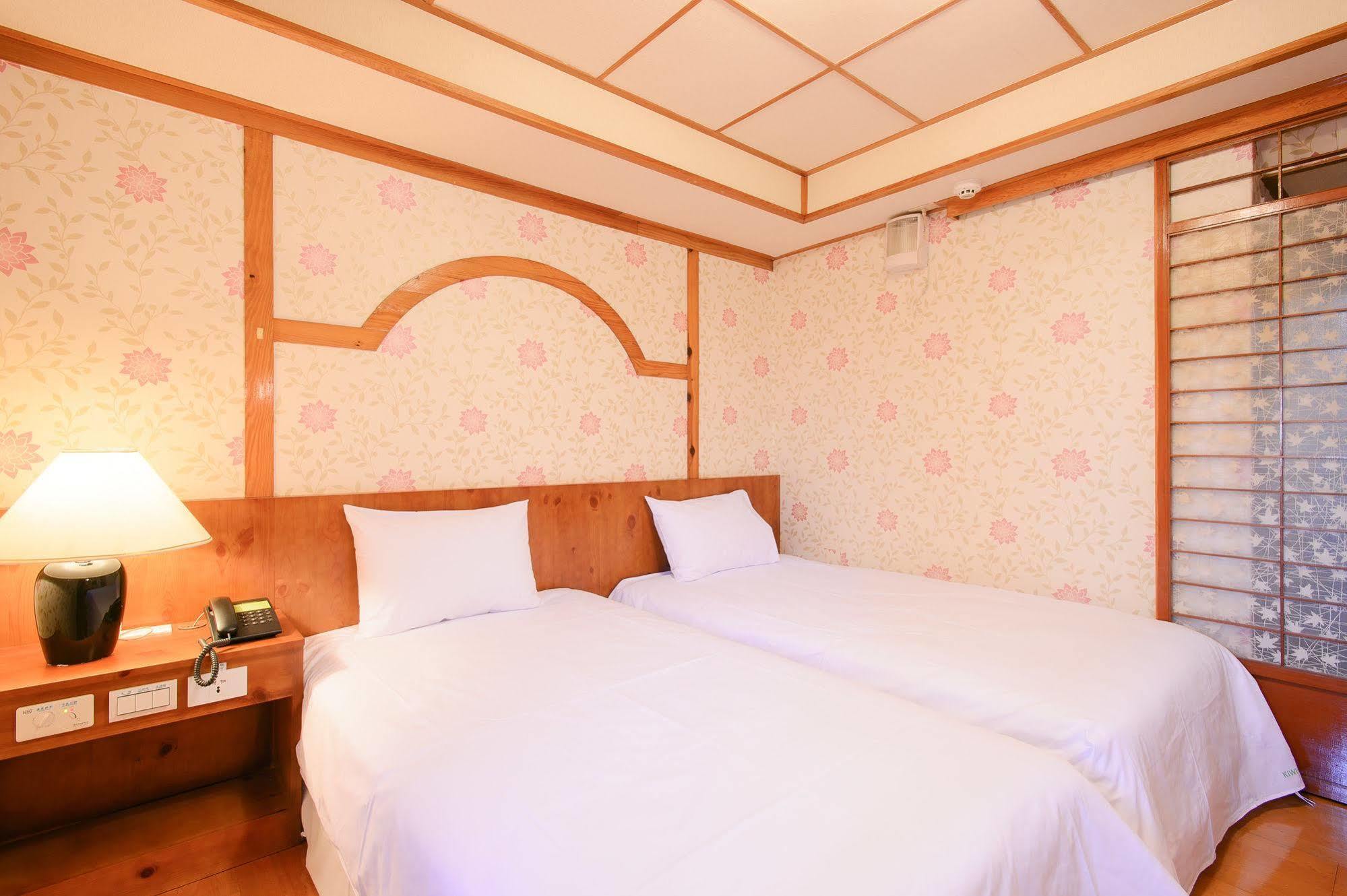 Kiwi Express Hotel - Zhongqing Taichung Exterior foto